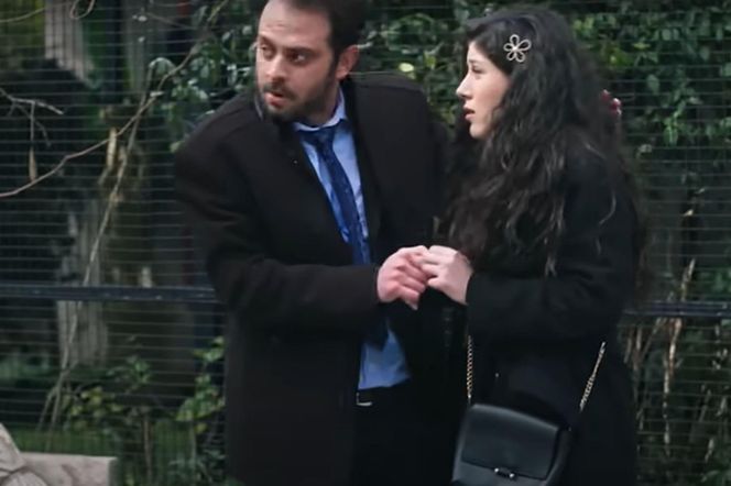 Ziya rzuci się Cicek na ratunek. Uda się mu obezwładnić napastnika! 