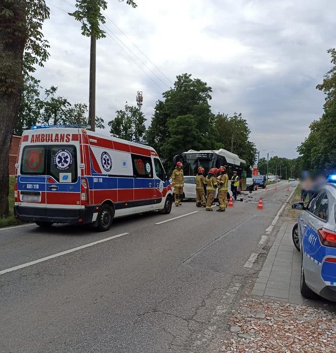 Malbork: Wypadek z udziałem autobusu. 5 pasażerów w szpitalu. Wśród poszkodowanych jest dziecko