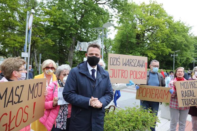 Trzaskowski nie przestrzega rządowych obostrzeń