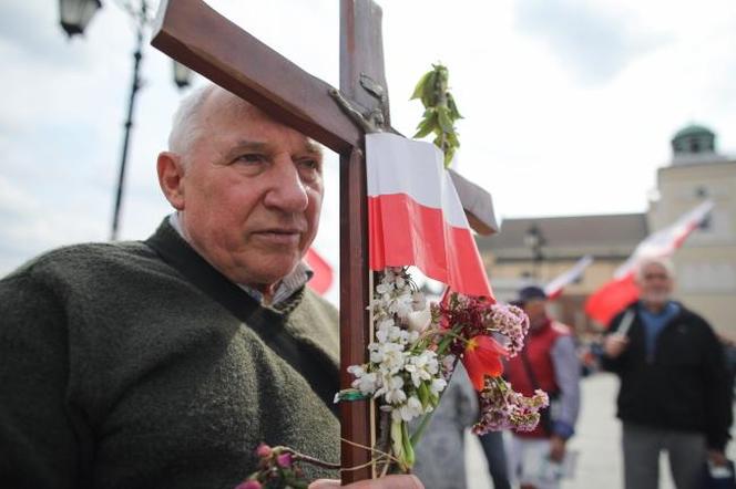 Narodowy Marsz Życia przez Warszawę. Organizatorzy mówią, że idą w obronie „poczętych dzieci zagrożonych aborcją”