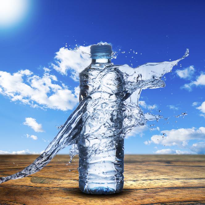Saharyjskie temperatury w domu obniżą butelki z wodą z zamrażalnika