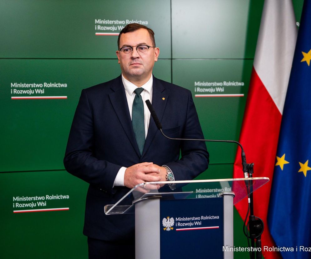 Minister Stefan Krajewski podczas konferencji prasowej