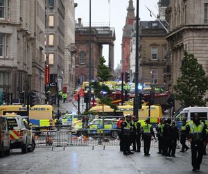 Liverpool: Samochód wjechał w tłum kibiców! Są ranni, w tym dzieci. Wstrząsające nagranie