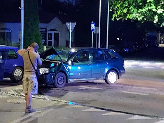 Wypadek na Konstytucji w Starachowicach. Zderzył się Volkswagen i Skoda