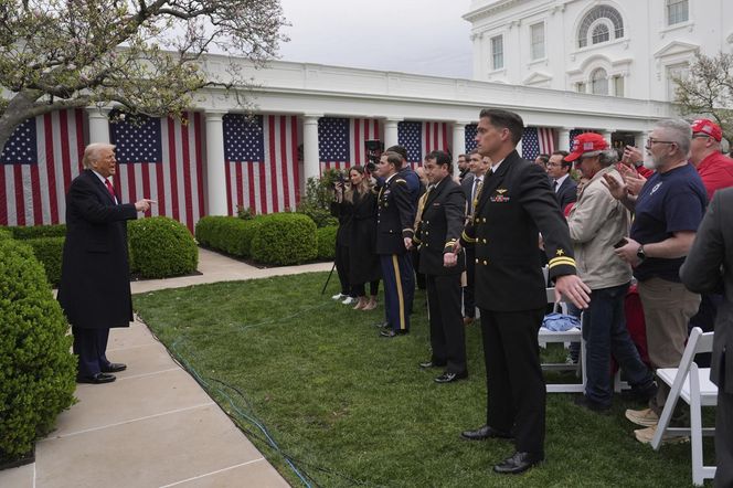 Trump ogłosił kolosalne cła. Tak ostro jeszcze nie było! "To bomba wymierzona w świat"