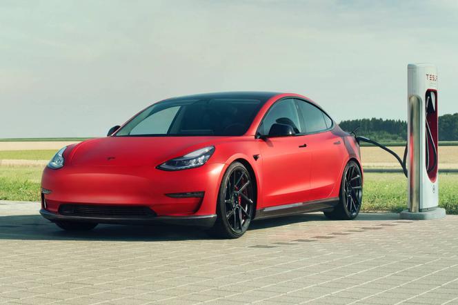 Tesla Model 3 po tuningu Novitec
