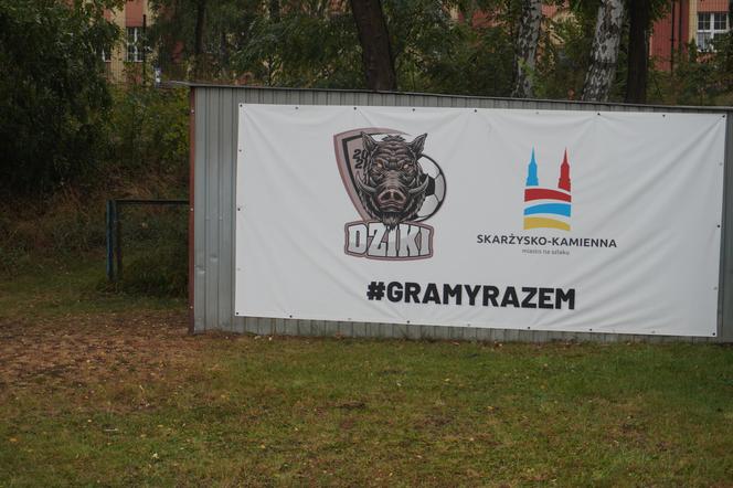 Zniszczona murawa na stadionie w Skarżysku