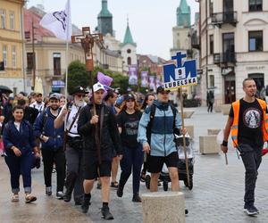 Lubelska Piesza Pielgrzymka na Jasną Górę 2024. Pątnikom deszcz niestraszny!