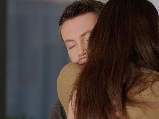 M jak miłość odc. 1853 kulisy serialu: Jakub Karski (Krzysztof Kwiatkowski) , Kasia (Paulina Lasota) 