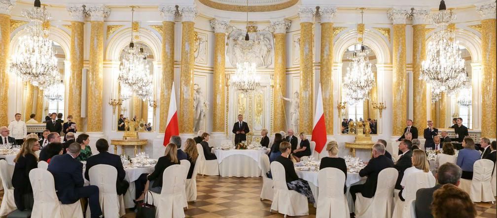 Prezydent Andrzej Duda ucztuję Mikiem Pencem