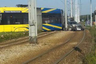 Poważny wypadek w Toruniu! Tramwaj zderzył się z samochodem. Zdjęcia z miejsca zdarzenia