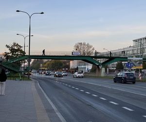 Banery na kładkach w Warszawie. Uwolnić księdza Michała