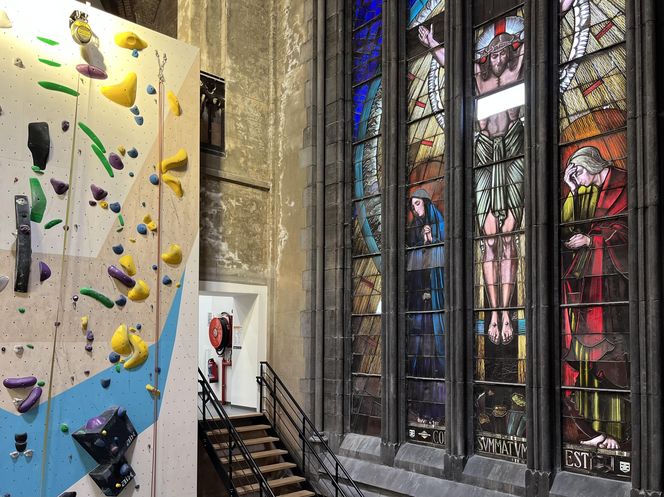 Ścianka wspinaczkowa w kościele św. Antoniego Padewskiego w Brukseli