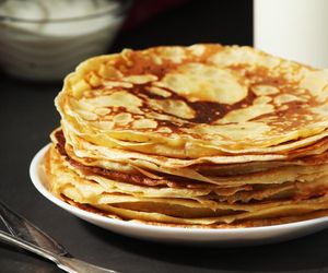 Keto naleśniki bez cukru i mąki z trzech składników. Smaczne, zdrowe i niskokaloryczne