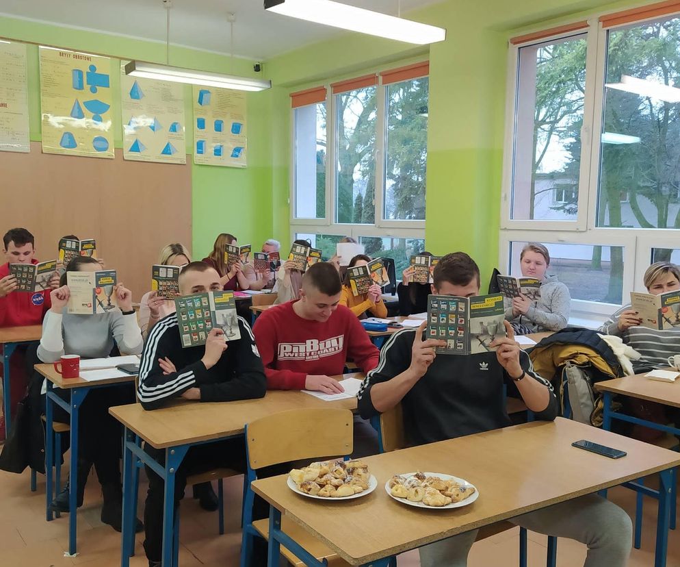 Na tej studniówce poloneza zatańczą licealiści po pięćdziesiątce i trochę młodsi. Dyrektor nie dowierzał