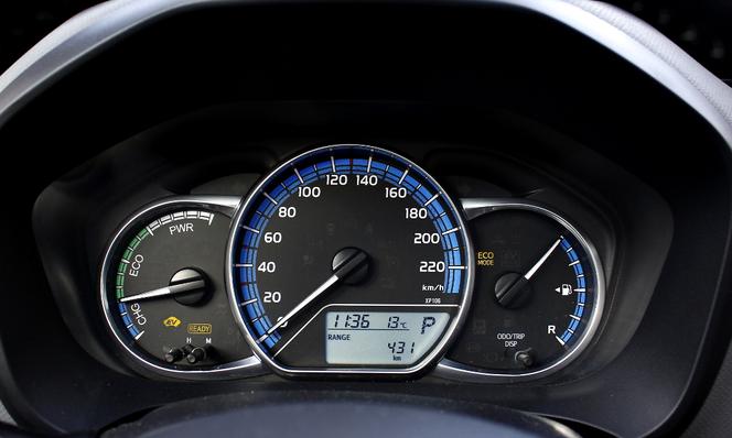 Toyota Yaris Hybrid lifting 2014