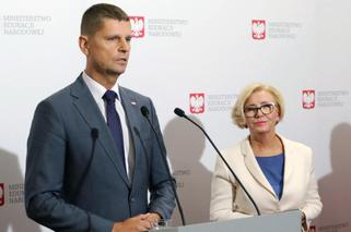 Koronawirus w Polsce. POŻYCZANIE długopisów zakazane? Minister edukacji podaje ZALECENIA na powrót do szkoły 