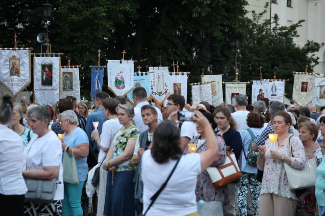 76. rocznica Cudu Lubelskiego. Procesja różańcowa w centrum Lublina