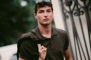 Polska gwiazda sportu jak Hamilton i Leclerc. Roman Biliński modelem wielkich światowych marek [GALERIA]