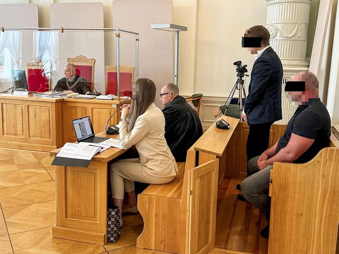 Syn konał na ulicy, a oni tylko stali!