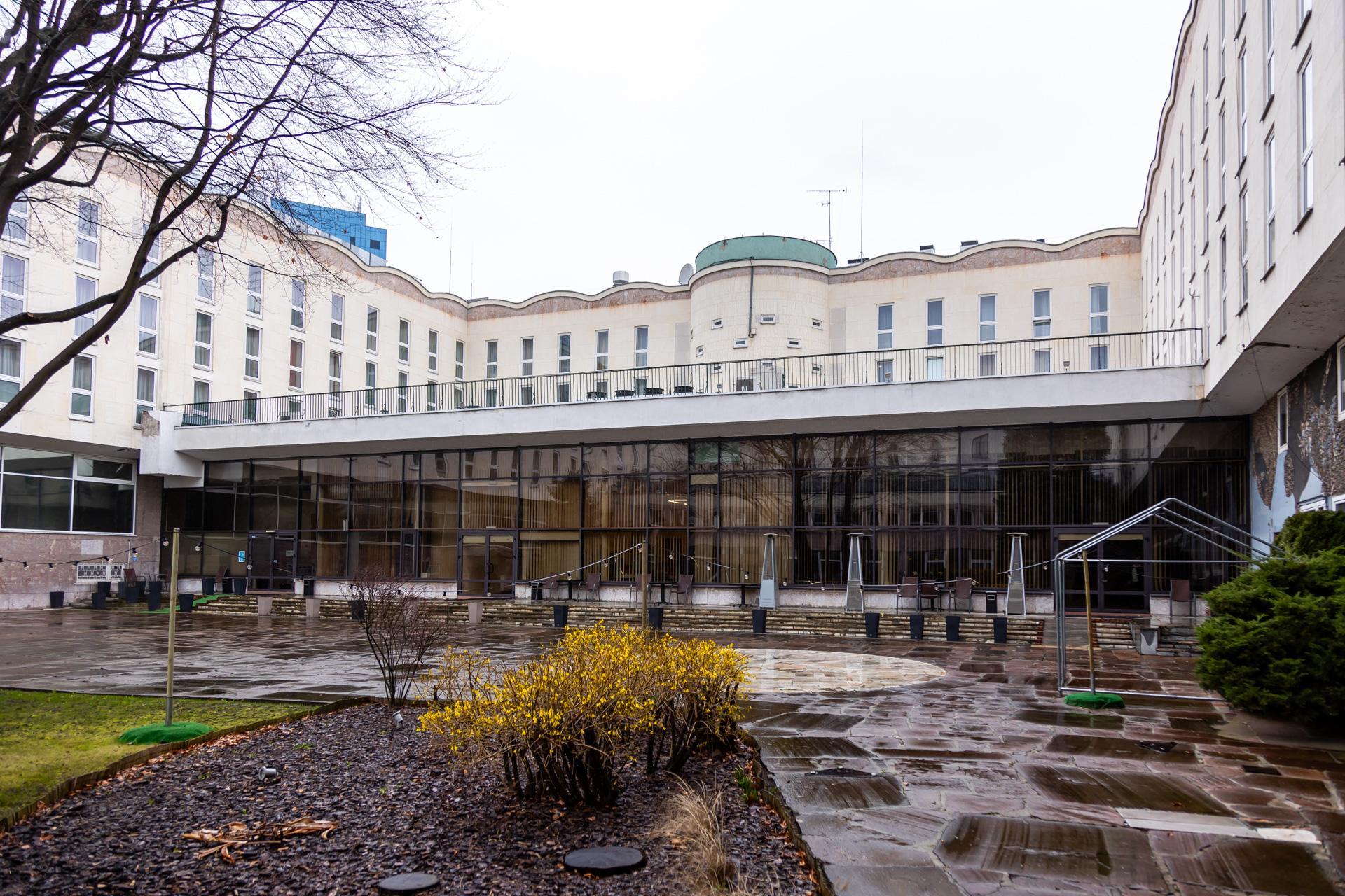 Mozaiki Rechowiczów w warszawskim Domu Chłopa - zobacz zdjęcia. Dziś mieści się tu Hotel Gromada