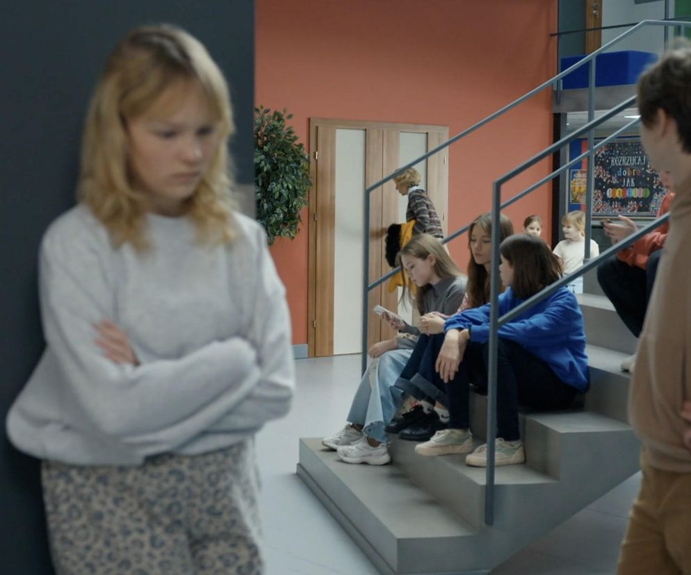 Barwy szczęścia, odcinek 3191: Emilka usłyszy jak podłe koleżanki kpią z choroby Malwiny. Zrobią z niej wariatkę! - ZDJĘCIA 