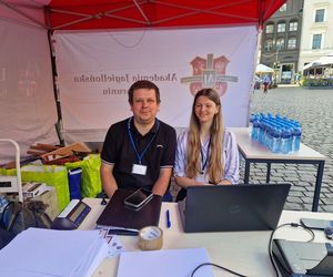 Szachiści opanowali centrum Torunia. Turniej błyskawiczny na Rynku Staromiejskim