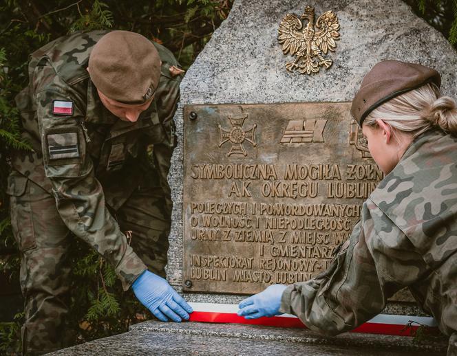 Terytorialsi z 2 LBOT w Zaduszki pamiętają o poległych żołnierzach