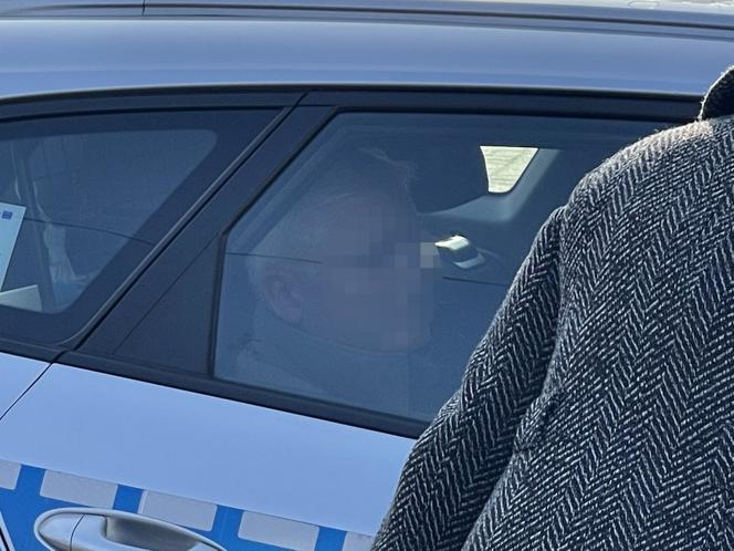 Uciekał przed policją, wylądował na latarni