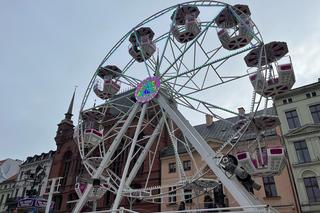 Toruński Jarmark Bożonarodzeniowy i kolorowa parada z udziałem św. Mikołaja. Tak wyglądają atrakcje