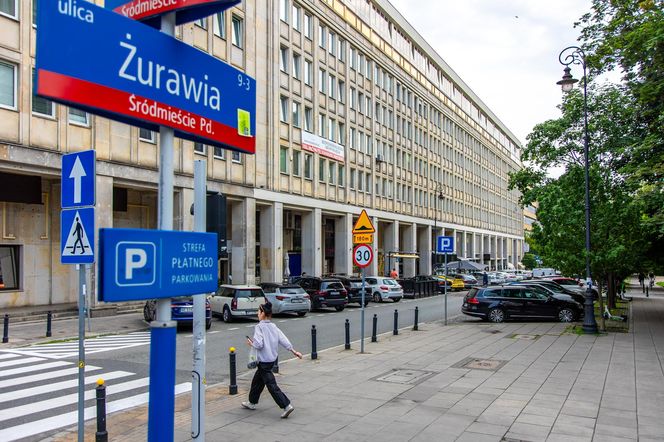 Ulice Śródmieścia Warszawy, na których urzędnicy dostaną miejsca parkingowe