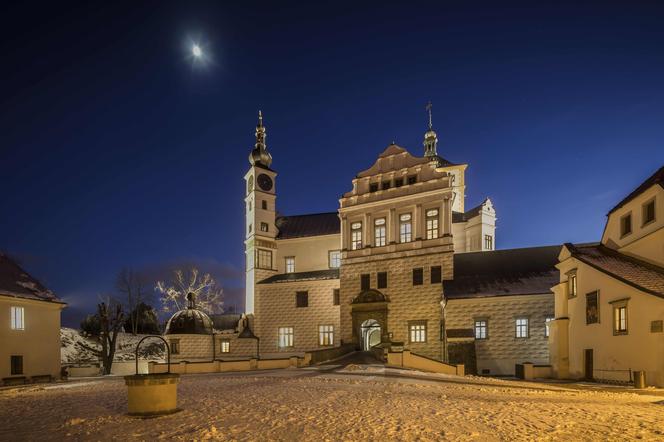 Czeskie zamki i pałace na święta - gdzie jechać zimą?