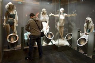 ZASKAKUJACE I SEKSOWNE TOALETY