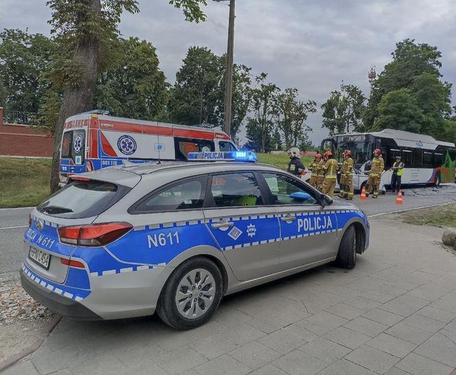 Malbork: Wypadek z udziałem autobusu. 5 pasażerów w szpitalu. Wśród poszkodowanych jest dziecko