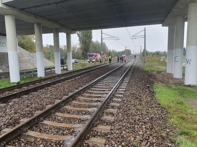 Czerwonka-Parcel. Rzucił się pod pociąg Kolei Mazowieckich! Tragiczna śmierć [ZDJĘCIA]