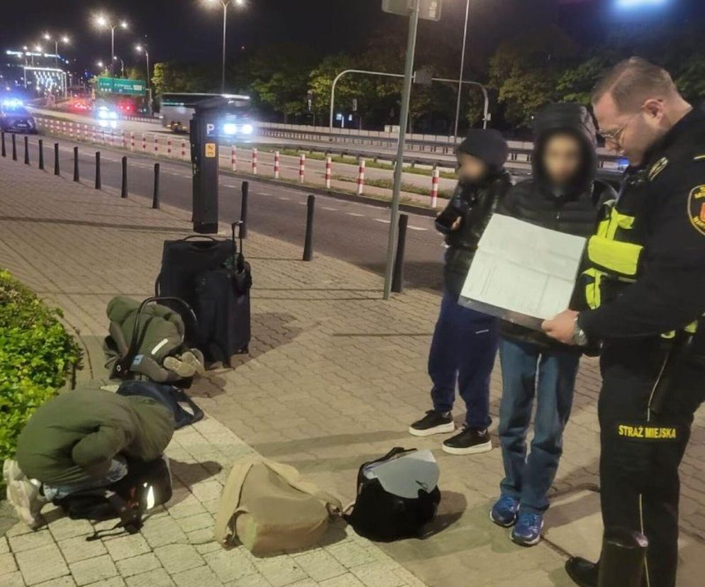 Ciężarna kobieta z trójką małych dzieci wylądowała na bruku. Dramat w centrum Warszawy