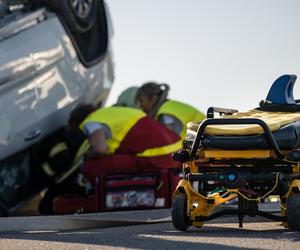 Potworny wypadek na autostradzie. Dziecko wypadło z samochodu