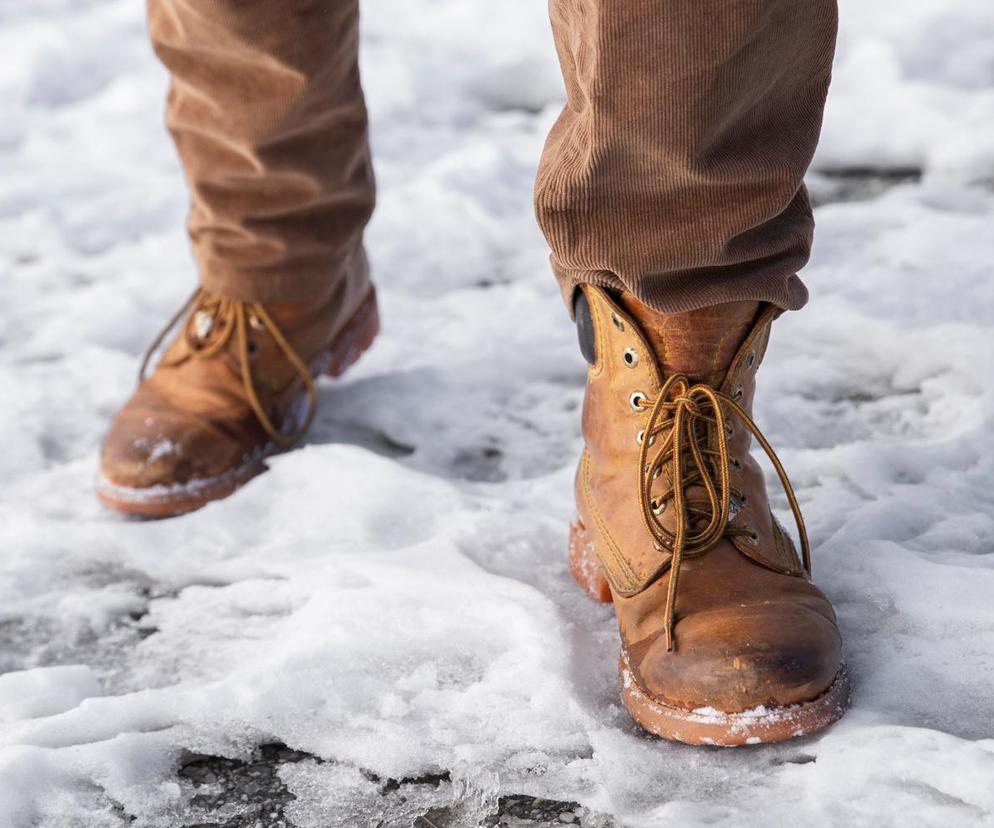 Kupujesz buty na zimę? Najlepiej wybierać obuwie z tych materiałów, nigdy nie zmarzniesz