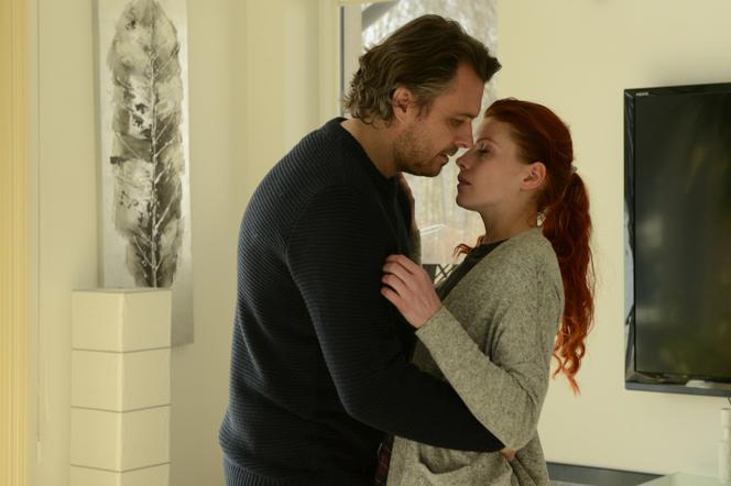 Komisarz Alex odcinek 114, Adam Lipski (Marek Bukowski), Nina (Karolina Nolbrzak)