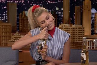 Hailey Bieber zdradziła, jak Justin Bieber poderwał ją przez otwieranie butelki zębami!