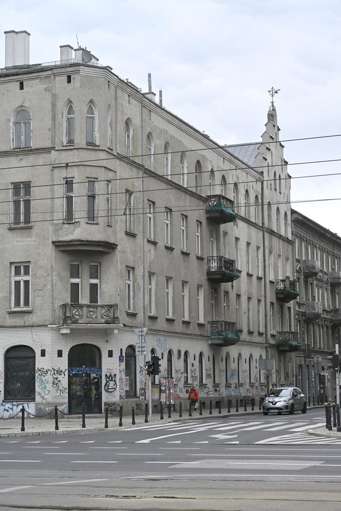 „To co robi miasto, to skandal”. Warszawa sprzedaje zabytkową kamienicę w centrum za grube miliony