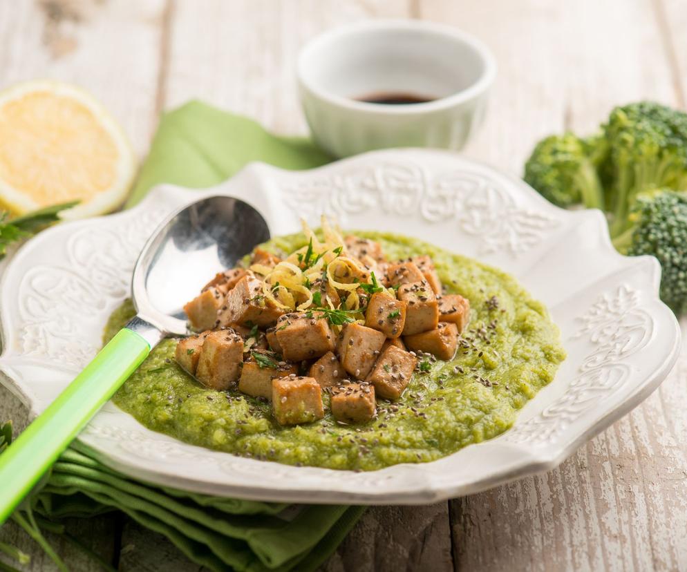Zupa brokułowa z chrupiącym tofu
