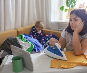 Wypalenie rodzicielskie zaczyna się w głowie. Jak uciszyć wewnętrznego krytyka?