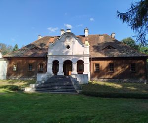 Samorząd Mazowsza kupił drewniany dworek w Paplinie nad Liwcem