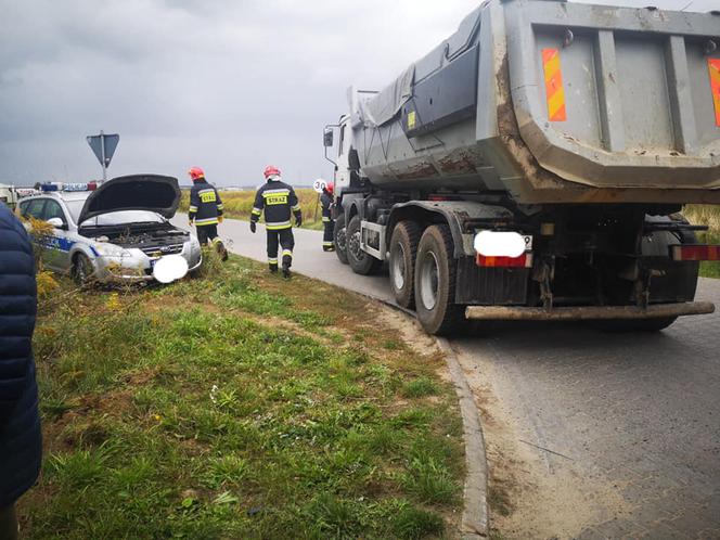 Wypadek z radiowozem w Lisim Ogonie [ZDJĘCIA]