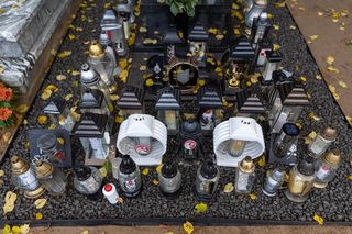 Tak wygląda grób Macieja Krakowiana przez 1 listopada