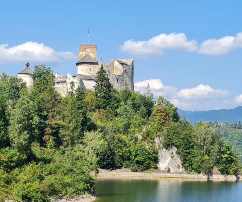 To najpiękniejsze jezioro w Małopolsce według AI. Pod jego wodami spoczywają zalane wsie