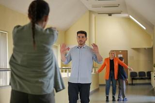 Pierwsza miłość, odcinek 3666: Kacper zginie na oczach Marysi? Zobaczy jak terrorystka Sara strzela do Nowaczyka! - ZDJĘCIA, ZWIASTUN