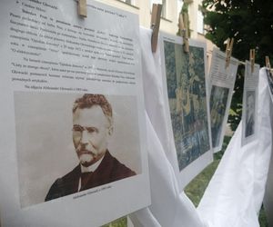 Czytanie na trawie w siedleckim Ekonomiku