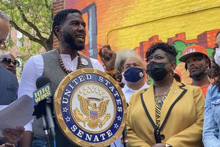 Rośnie kolejka do urzędu gubernatorskiego w Nowym Jorku